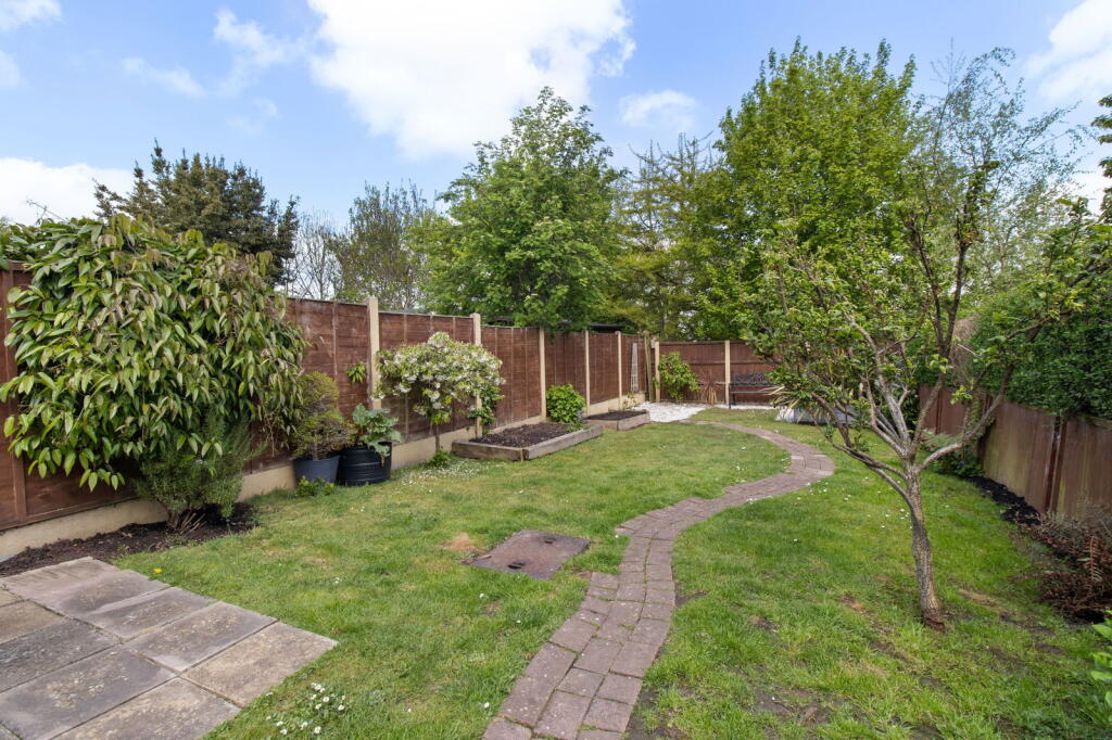 Chester Place, Malvern, Worcestershire, WR14 photo 3