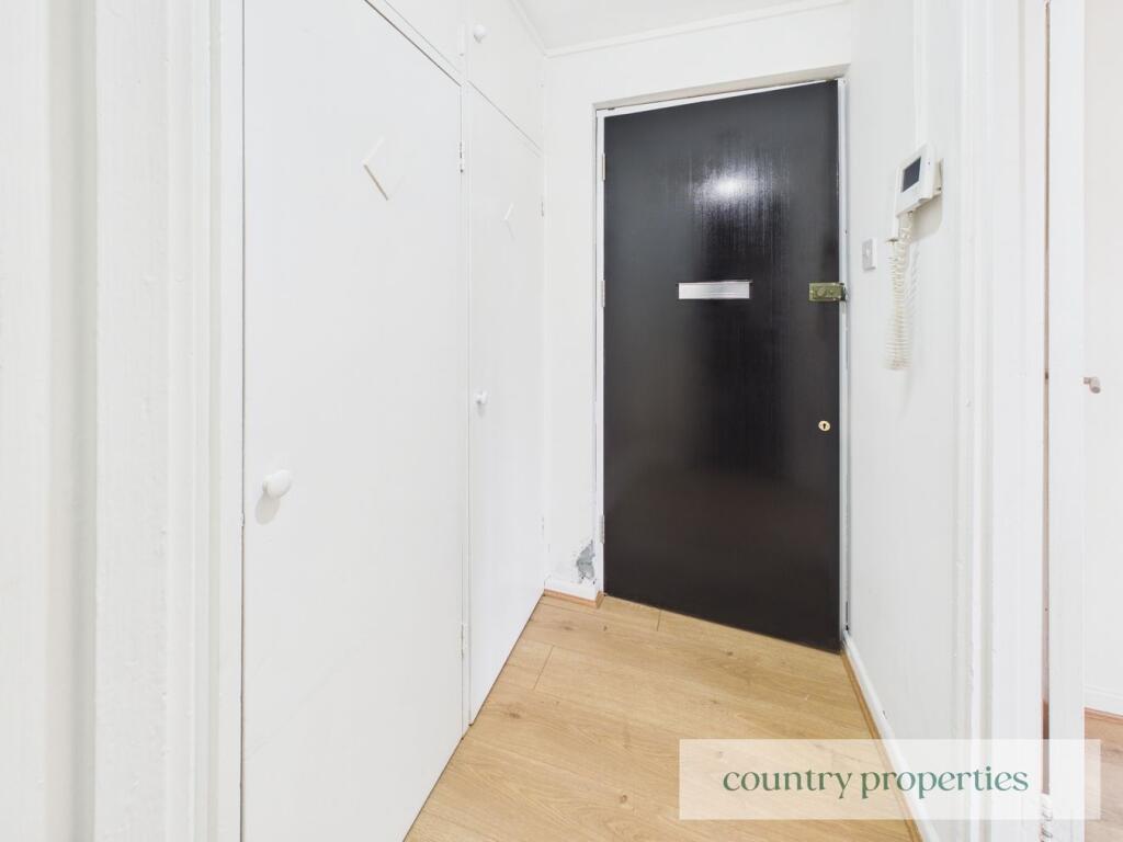 Apartment in Welwyn Hatfield, Hertfordshire - More