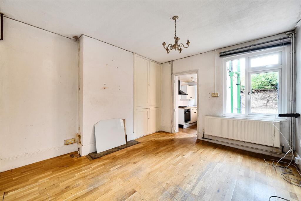 House in Guildford - View 4