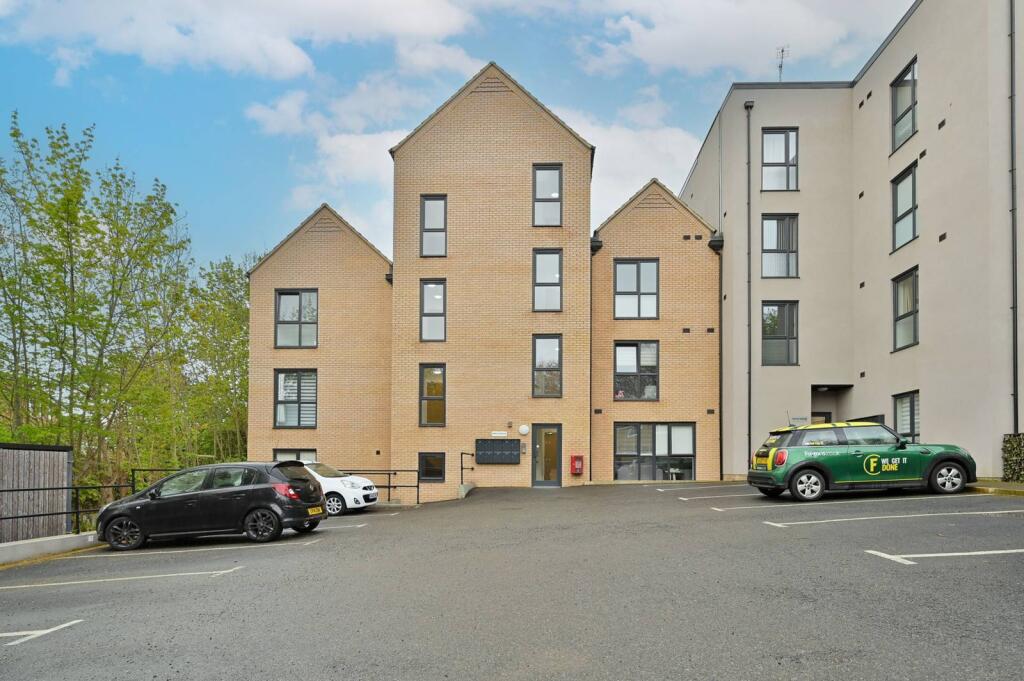 Main image of property: Valley Green, Hemel Hempstead, HP2