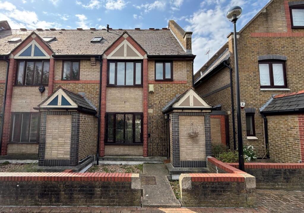 Main image of property: 77 Discovery Walk, Wapping, London, E1W 2JG