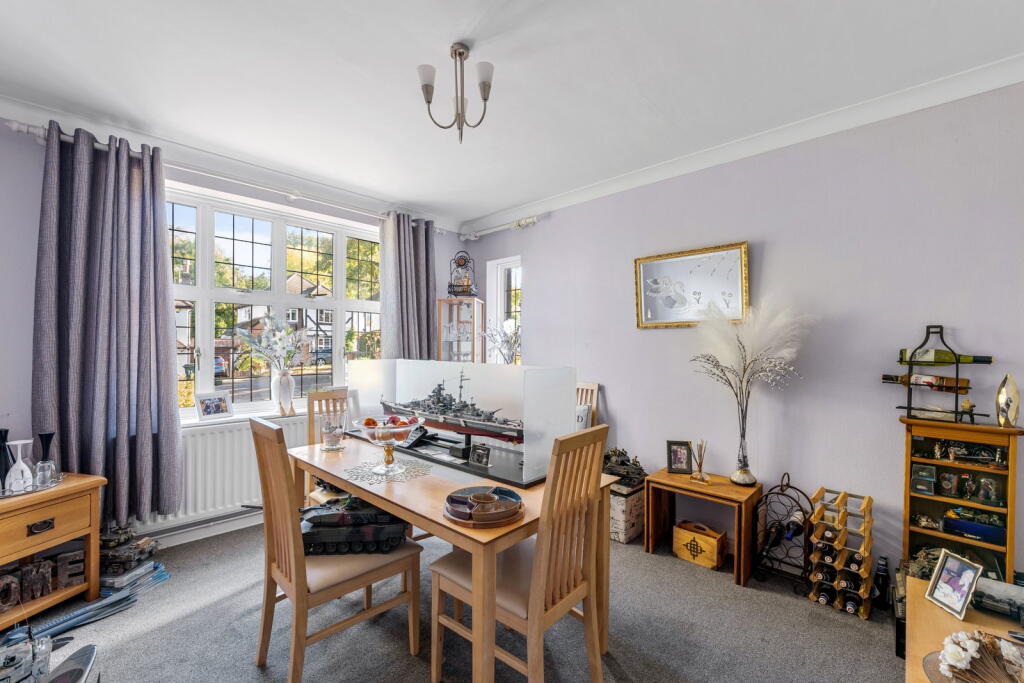 House in Kingston upon Thames - More