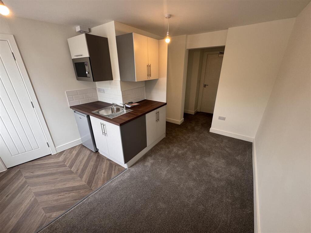Main image of property: 20 Upper High Street, Taunton