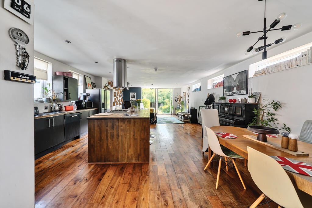 House in Kingston upon Thames - View 4