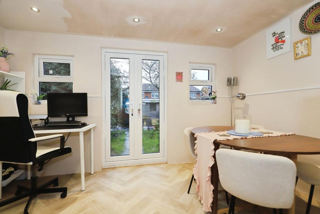 Grasmere Avenue, Perton, Wolverhampton, Staffordshire, WV6 photo 4