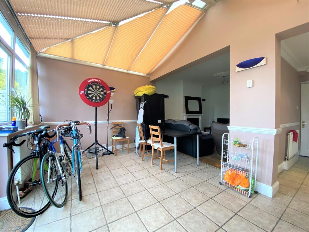 House in London, Summerstown - More