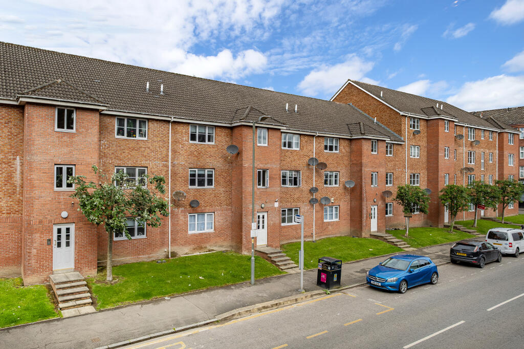 Main image of property: Flat 2/2, 98A Main Street, Bridgeton, Glasgow, G40