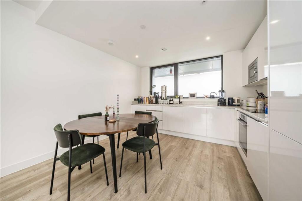 Apartment in London - View 5
