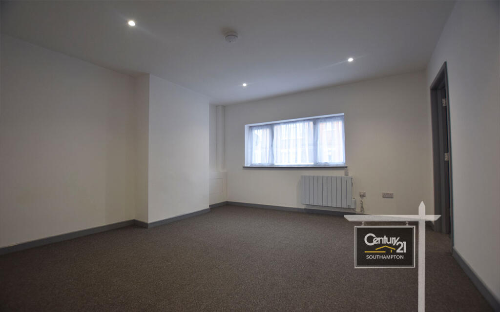 Apartment in Southampton - View 3