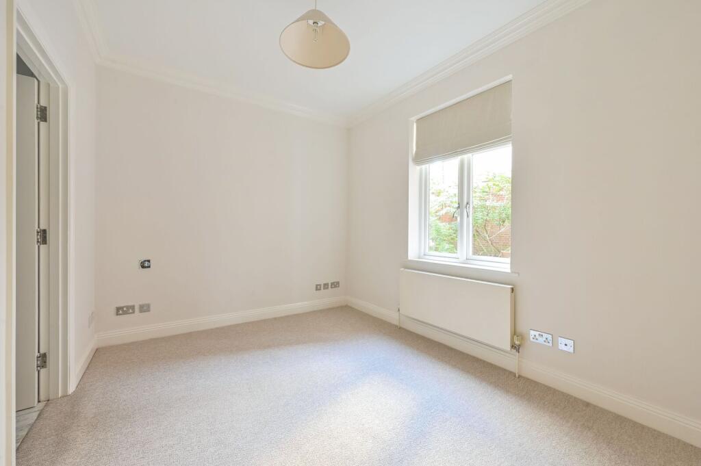 Apartment in London - View 5