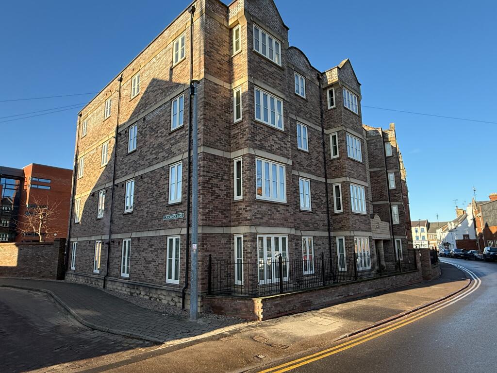 2-bed flat on Broad Street, Spalding, PE11, £139,950