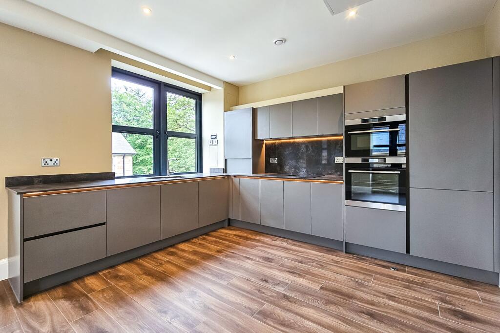 Main image of property: 11 Windsor Court, Clarence Drive, HG1