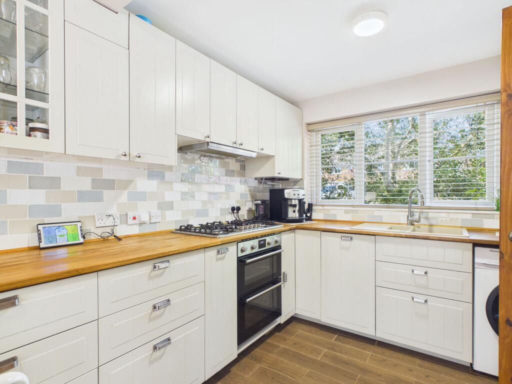 House in Burghfield Common, Burghfield - More