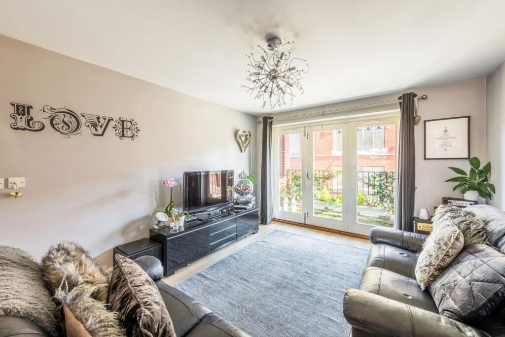 Priory Mews, Haywards Heath, RH16 photo 4