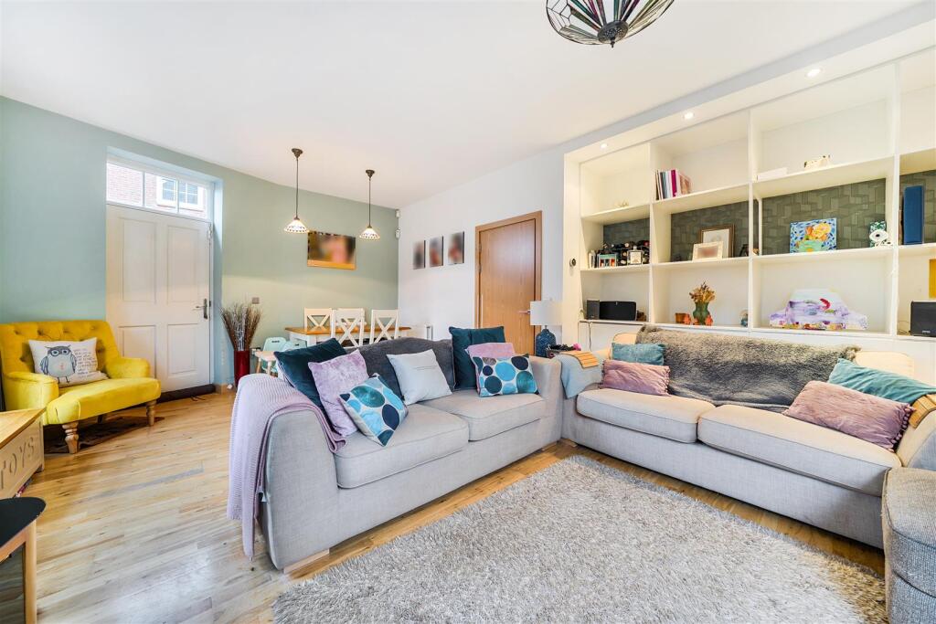 House in London, Carshalton-on-the-Hill - View 2