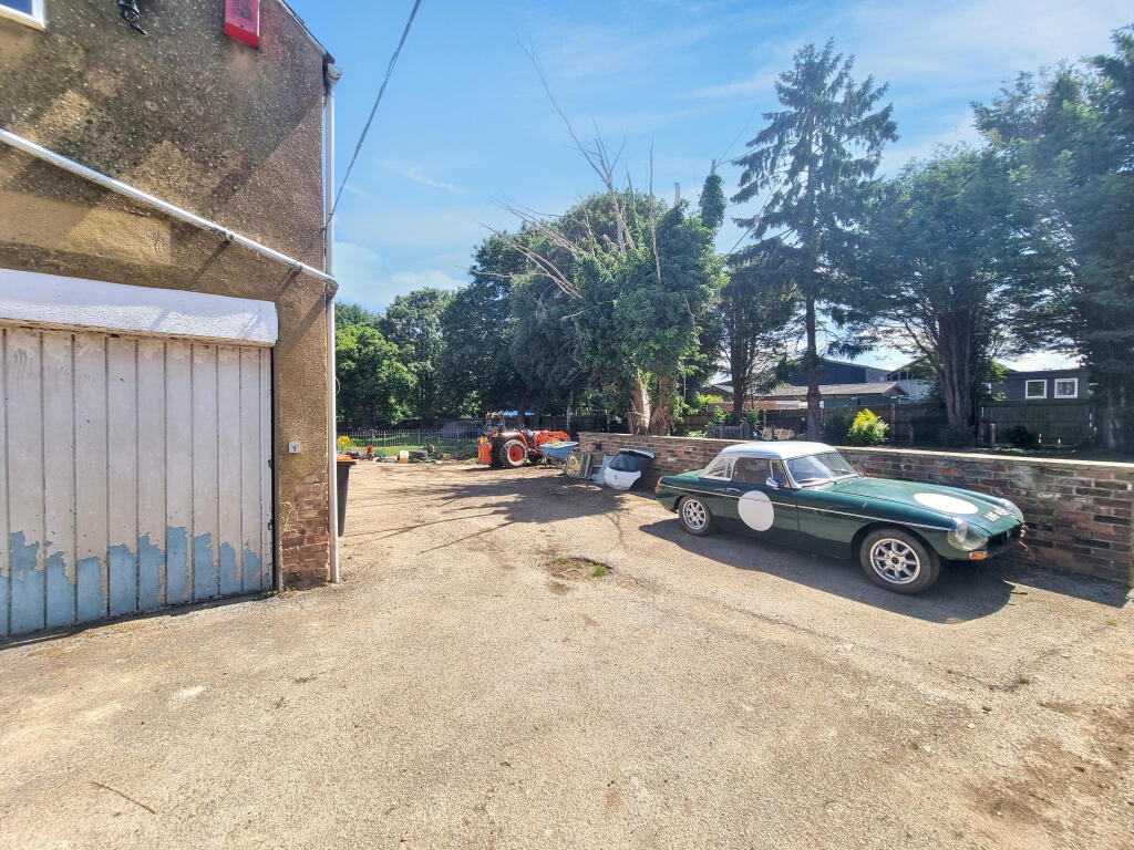 45 Luton Road, Chalton, Luton, Bedfordshire LU4 9UJ photo 4