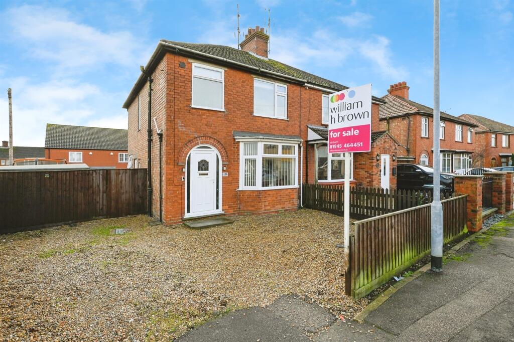 3-bed semi-detached on Old Lynn Road, Wisbech, £185,000