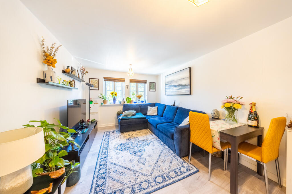 Apartment in Reading - View 4