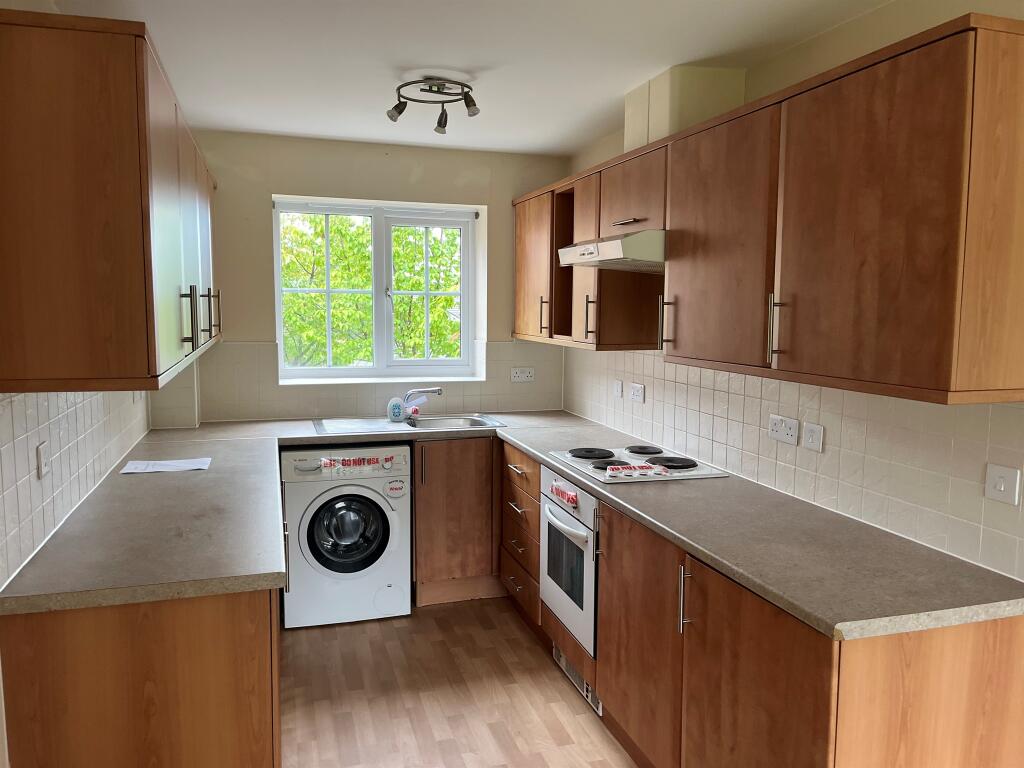 Apartment in Wolverhampton, Low Hill - View 3