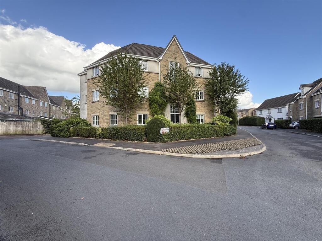 Main image of property: Vale View, Mossley