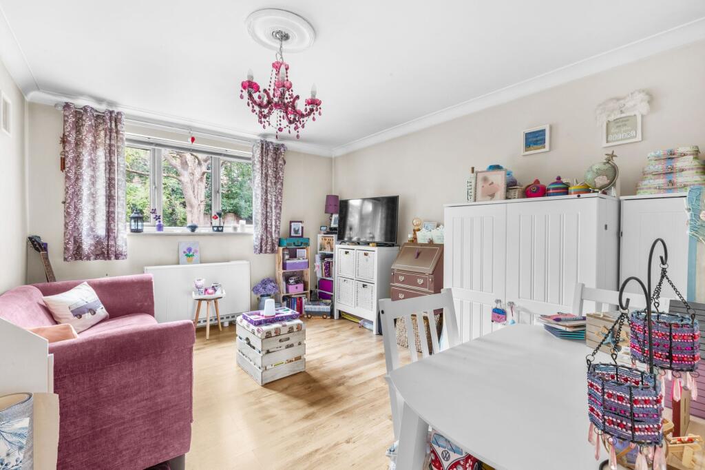 Apartment in Hemel Hempstead - View 2