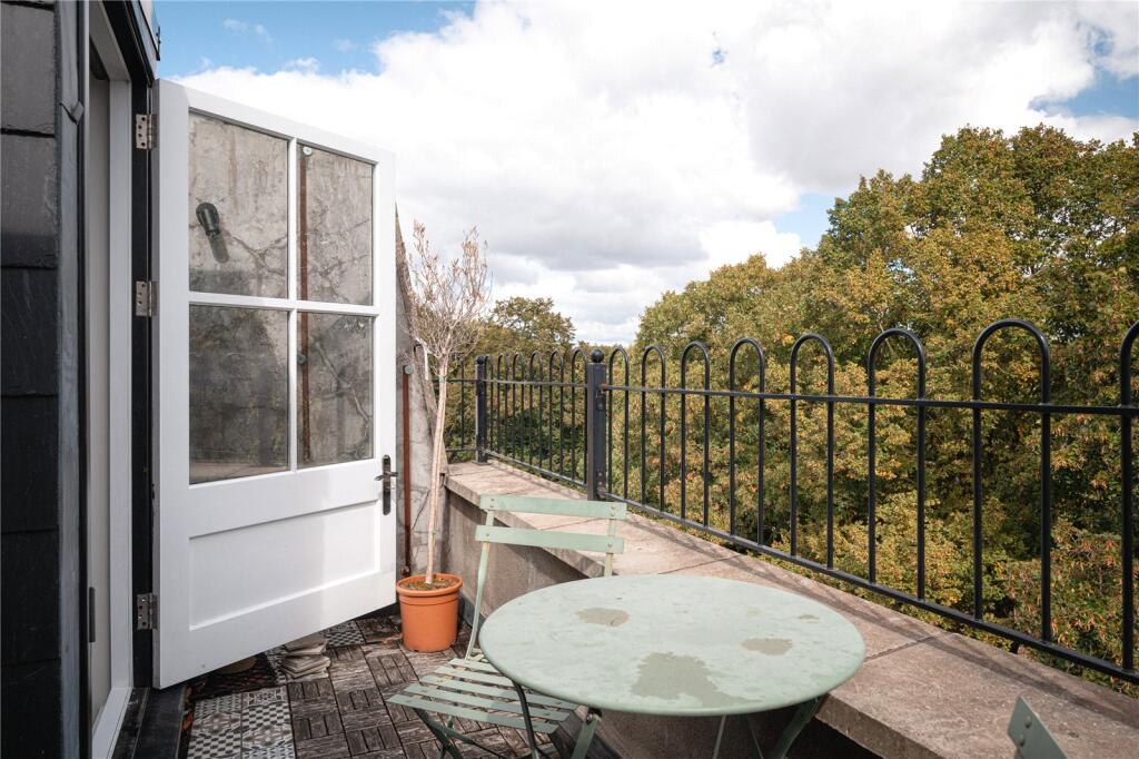 Apartment in London - More