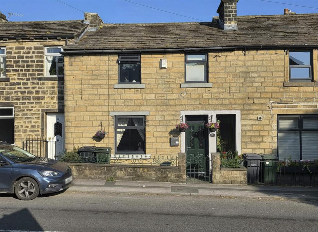 House in Bradford, Bocking, Cross Roads - View 2