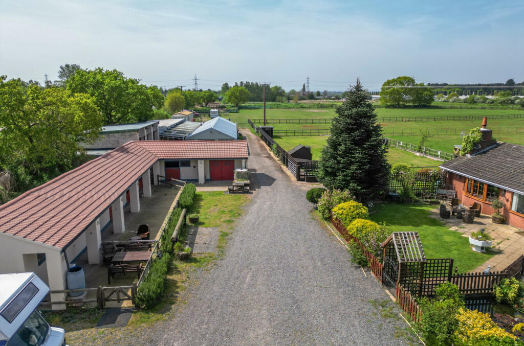 House in Newark and Sherwood, Girton - More