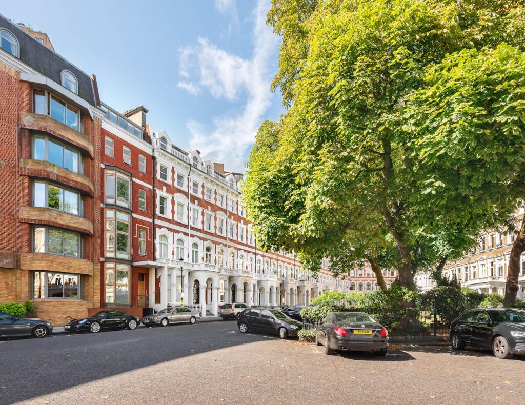 Main image of property: 25 Emperors Gate, South Kensington, London, SW7 4HS