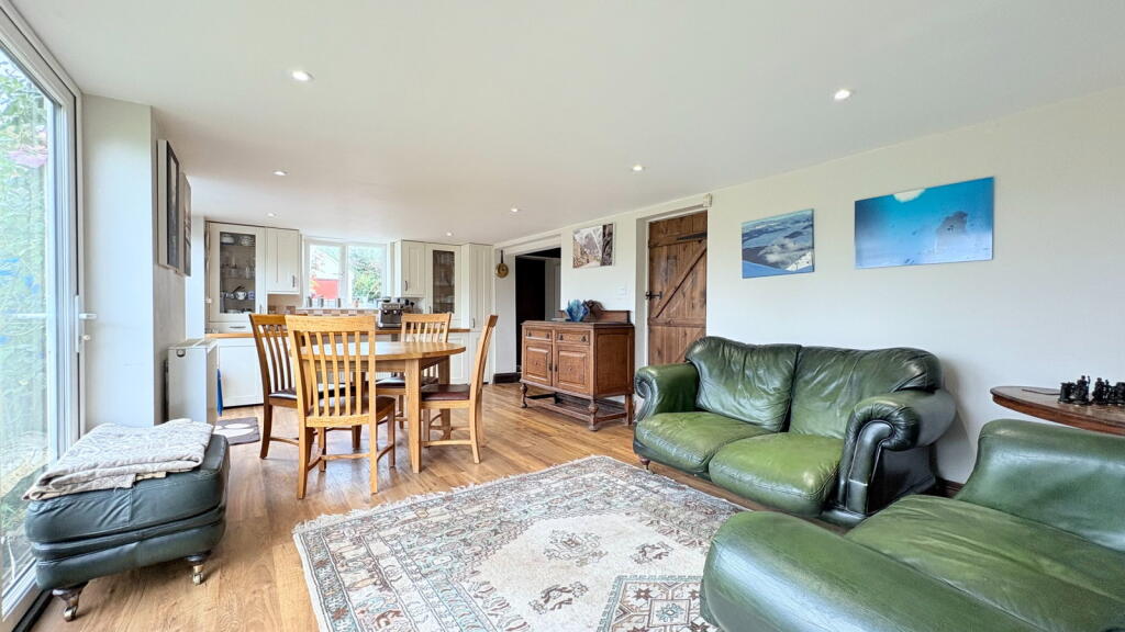 House in Gloucester - View 5