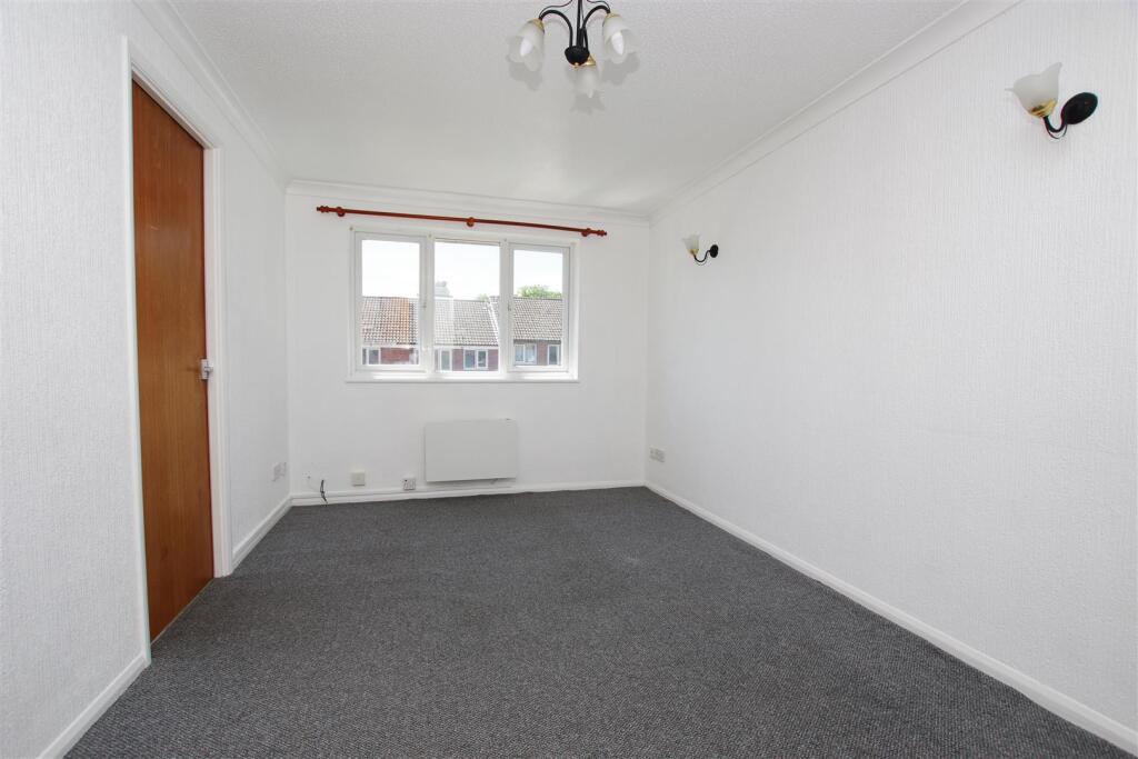 Longstock Court, Eastleaze photo 2
