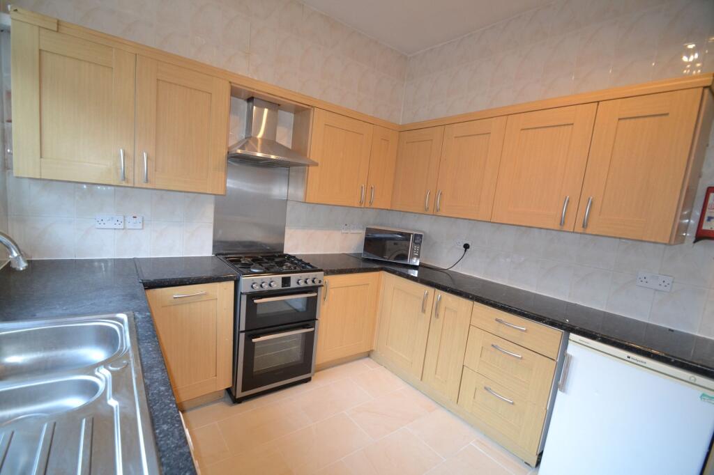 2 bedroom house share for rent