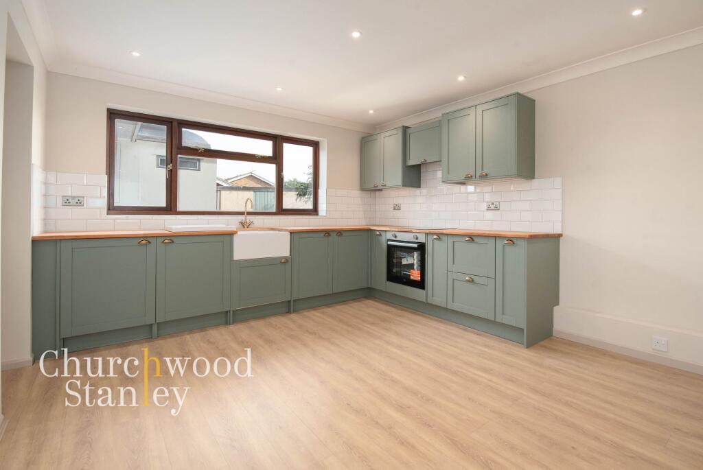 80, Broom Knoll, East Bergholt, CO7 photo 4