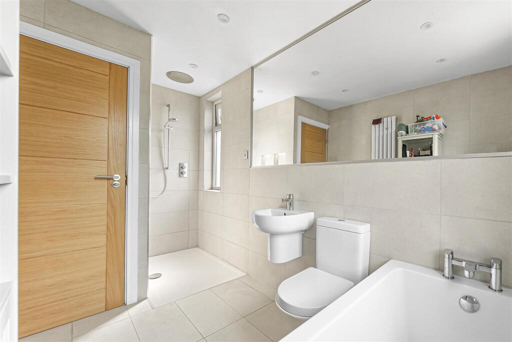 Leeds Road, Rawdon - View 4