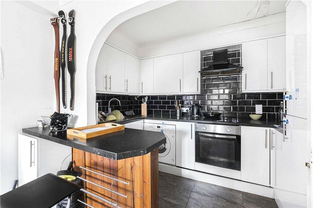 Graham Avenue, Mitcham, CR4 photo 3