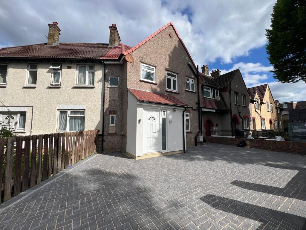 Main image of property: London Road, Ashford, Surrey, TW15