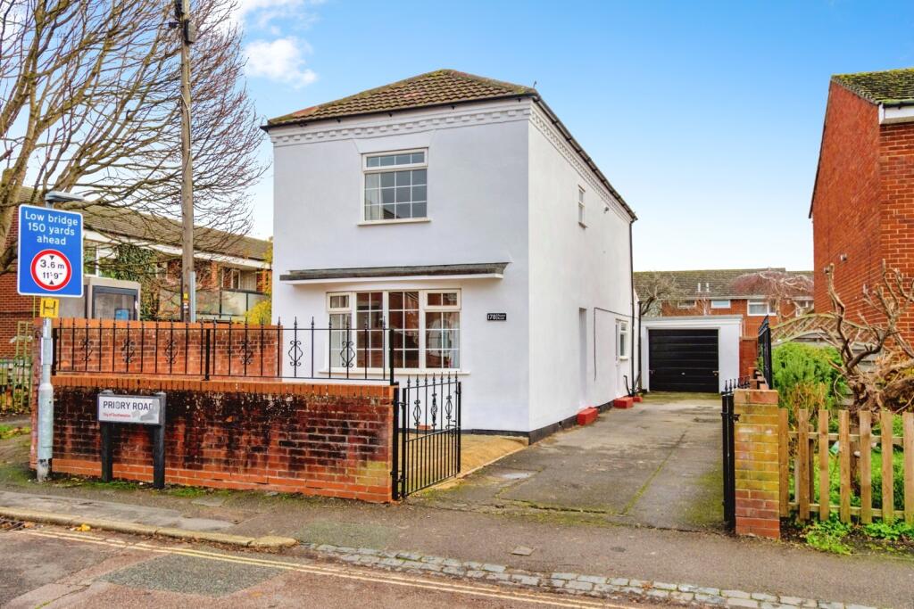 3-bed detached on Priory Road, Southampton, Hampshire, SO17, £325,000