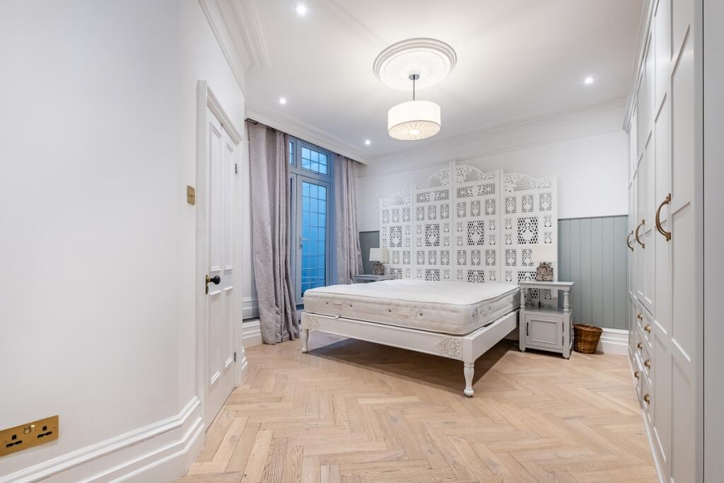 Apartment in London - More