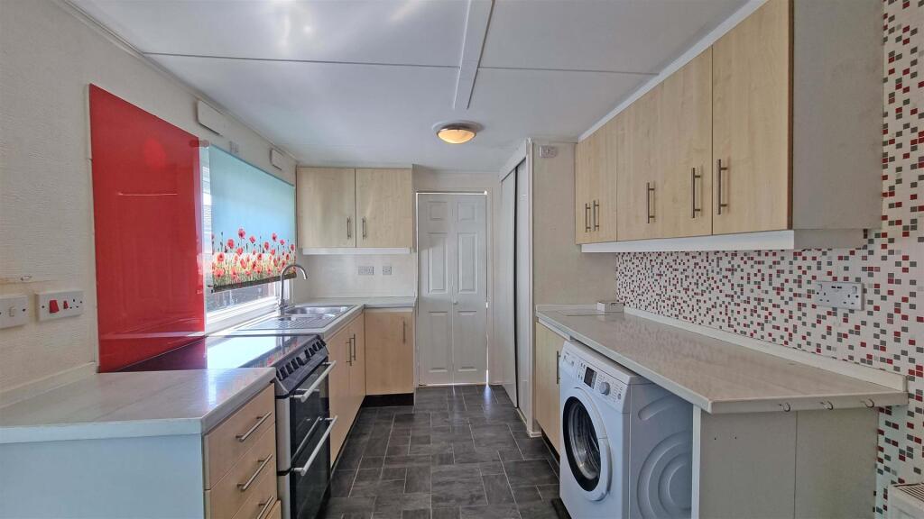 House in Stratford-on-Avon, Forshaw Heath, Tanworth-in-Arden - More