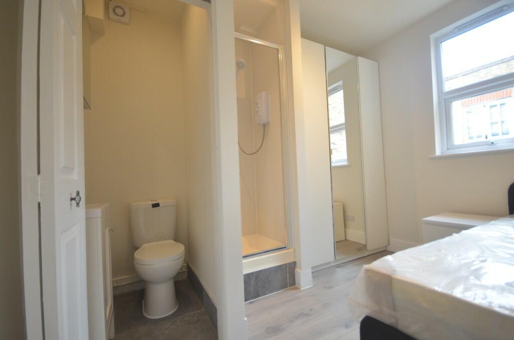 House in London, Mile End - View 2