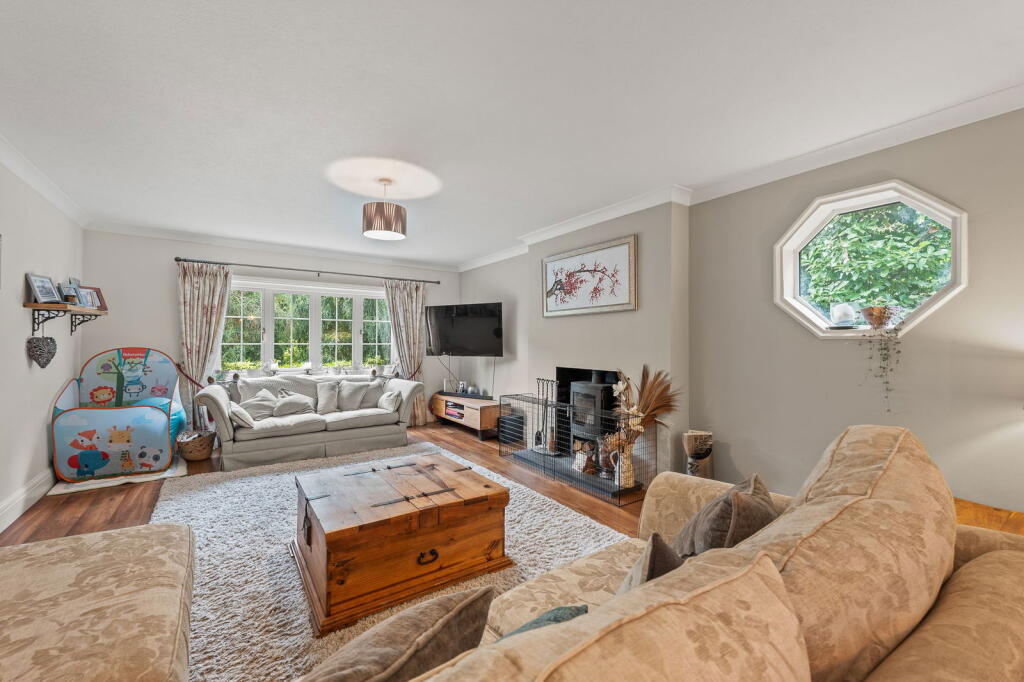 House in Gedling, Burton Joyce - More
