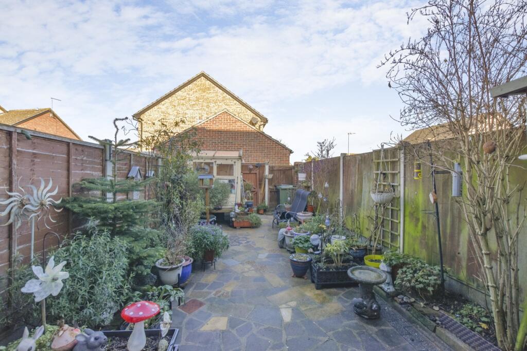 Sanderling Gardens, Heybridge photo 2