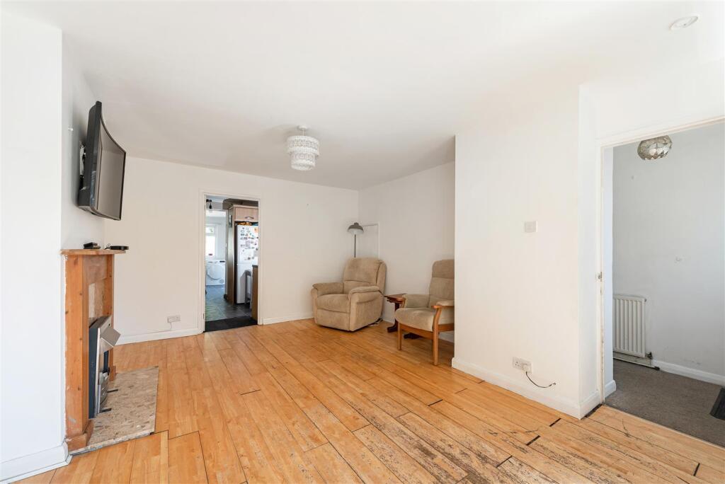 House in Chichester - More