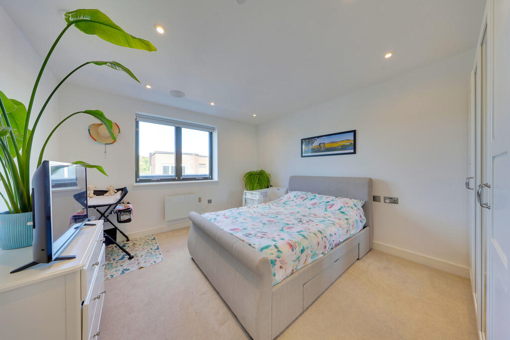 Apartment in Orpington, Broom Hill, Crofton - View 5