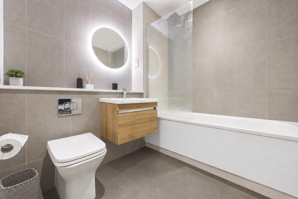 Apartment in Redhill - View 4