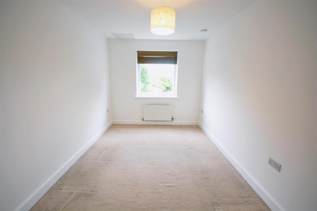 Apartment in Kingston upon Thames - More