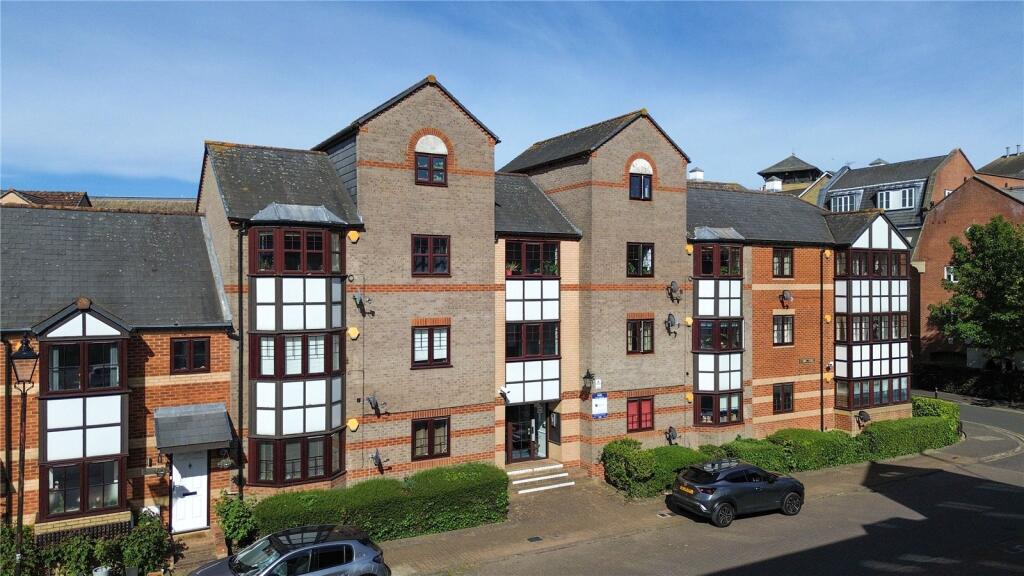 1-bed flat on Swan Place, Reading, Berkshire, RG1, £205,000
