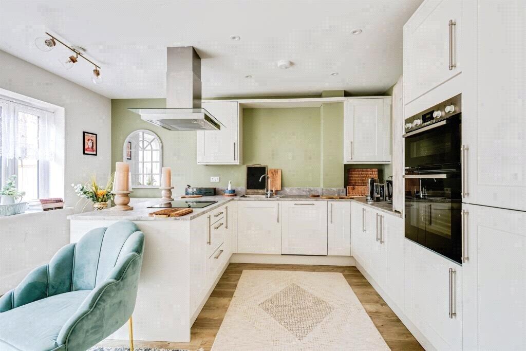 4-bed terraced on Olivers Close, WITNEY, Oxfordshire, OX29, £550,000