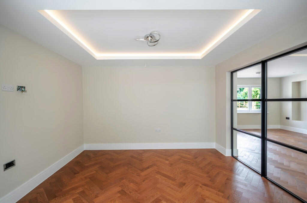 House in Southampton - More