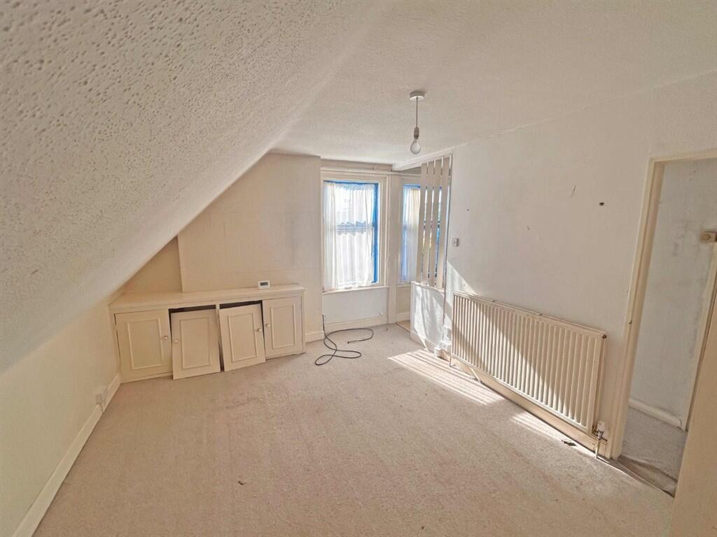 Apartment in Reigate, Reffles Bridge, Meadvale - View 2